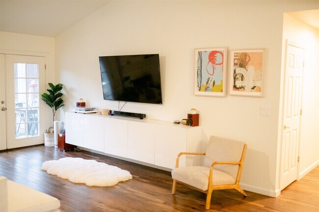 Building Photo - 2120 Boyden Dr