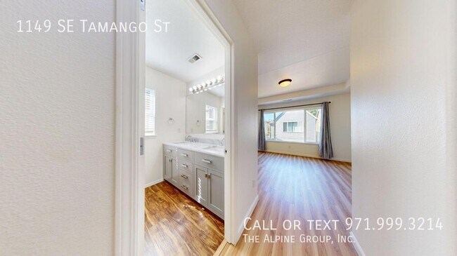 Building Photo - 1149 SE Tamango St