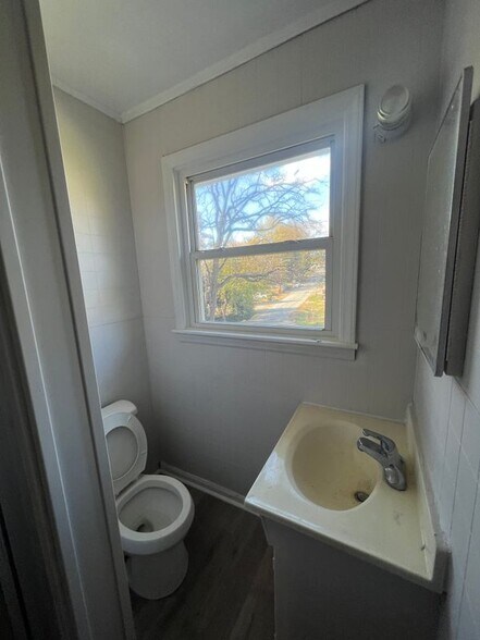 Building Photo - 323 Coltrane Ave