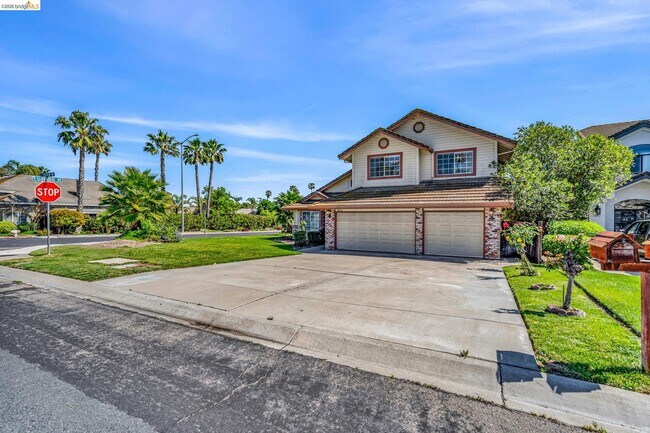 Building Photo - 5650 Edgeview Dr