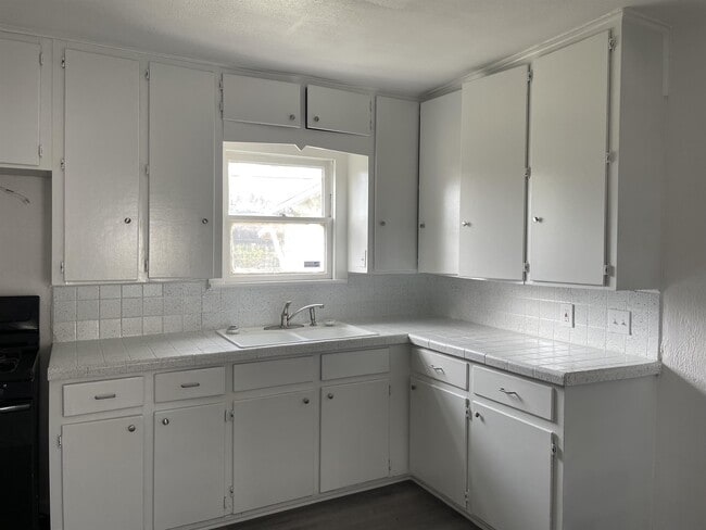 Building Photo - 4225 Harry St