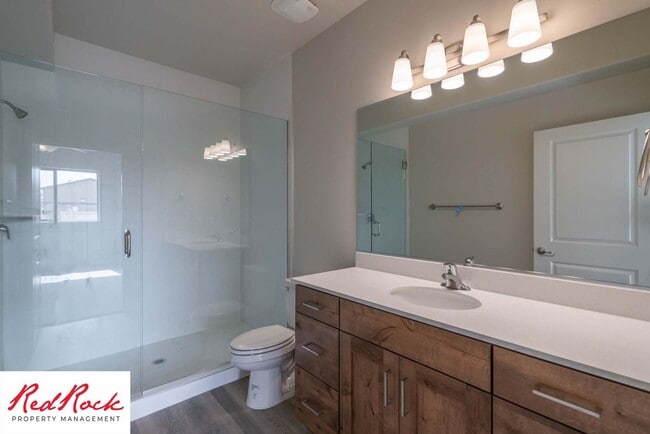 Building Photo - Beautiful Townhome in Hurricane Heights!