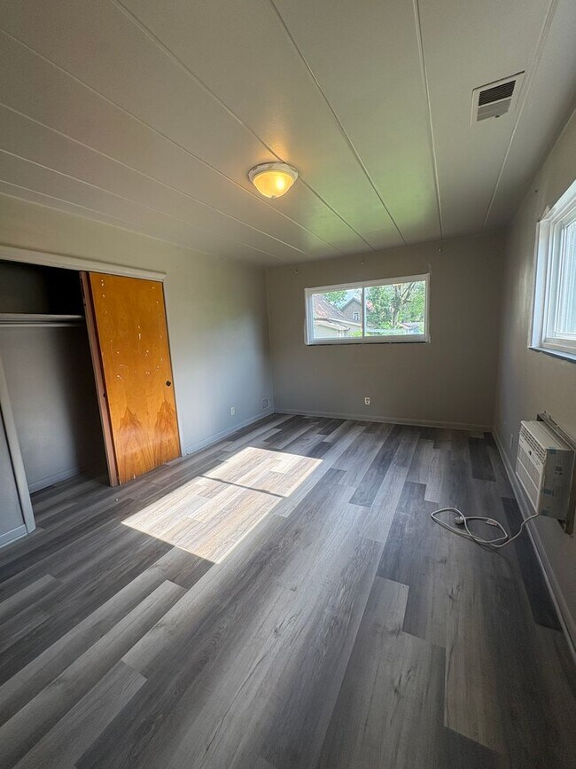 Building Photo - 623 Clifton Dr
