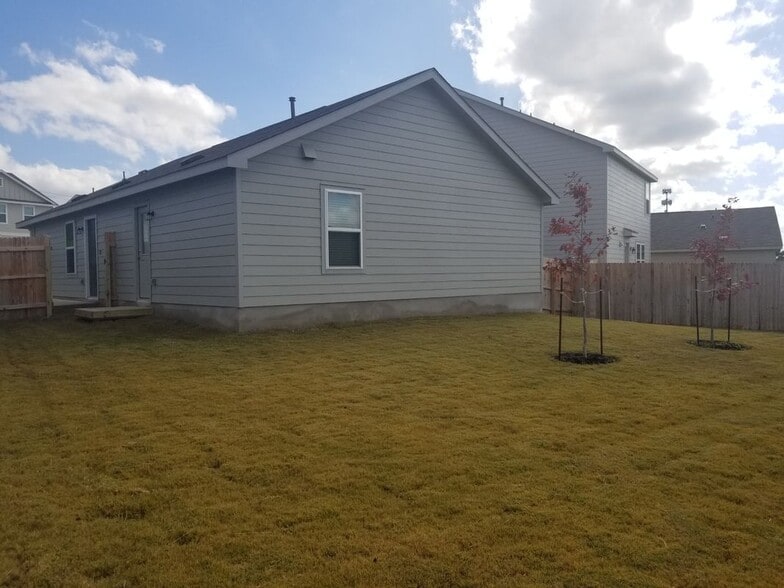 Building Photo - 11327 Babcock Xing