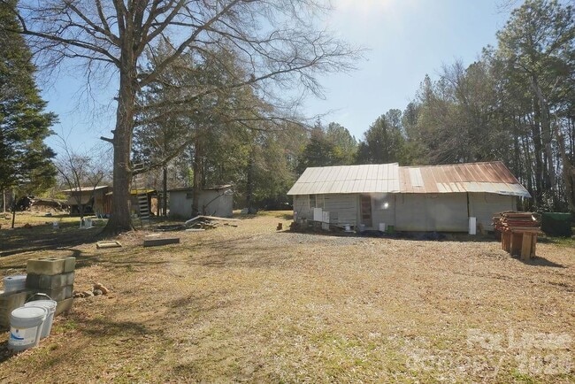 Building Photo - 909 Fisher St