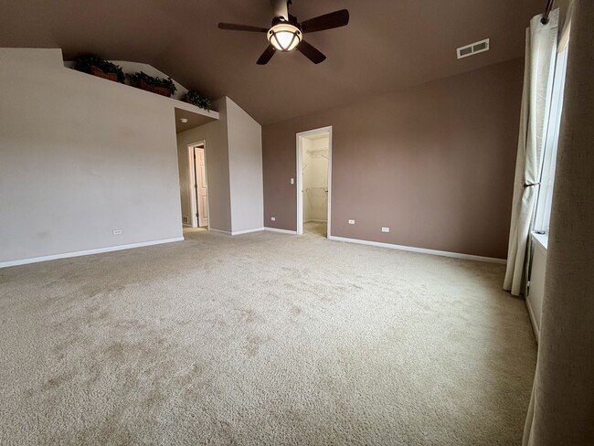 Building Photo - 504 Tamarack Dr