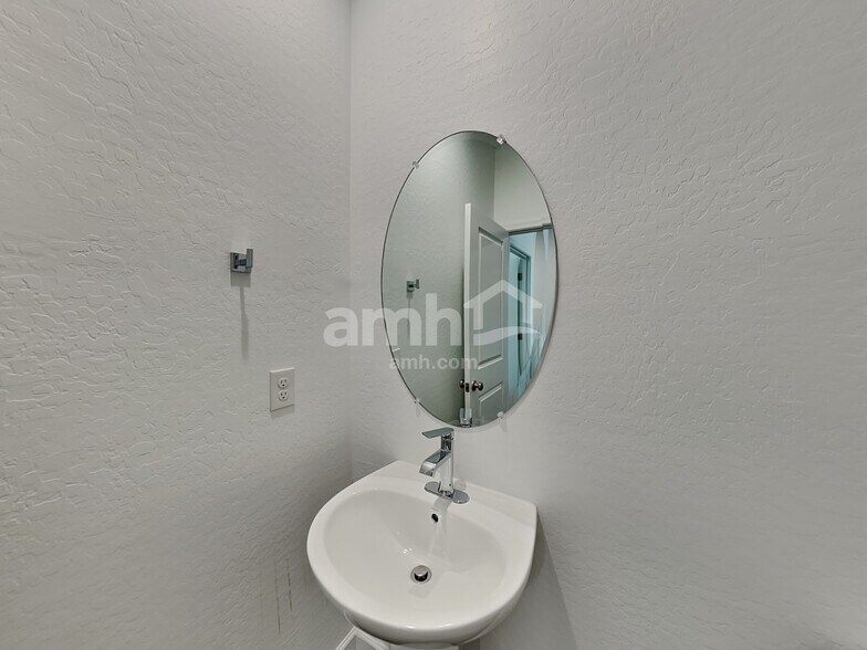 Building Photo - 17164 W Townley Ave