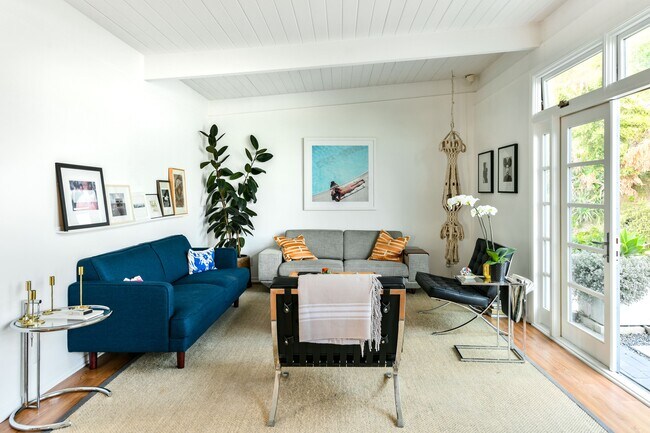 Building Photo - 7107 Pacific View Dr