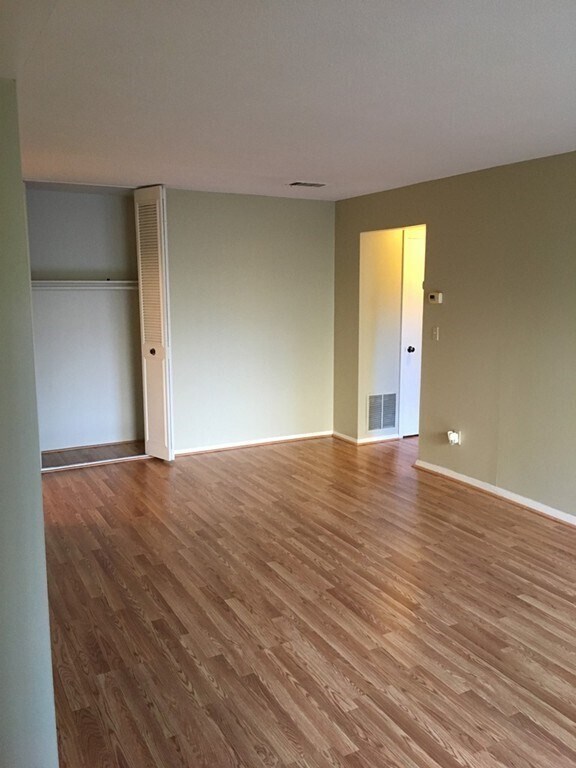 Building Photo - 46 Shrewsbury Green Dr