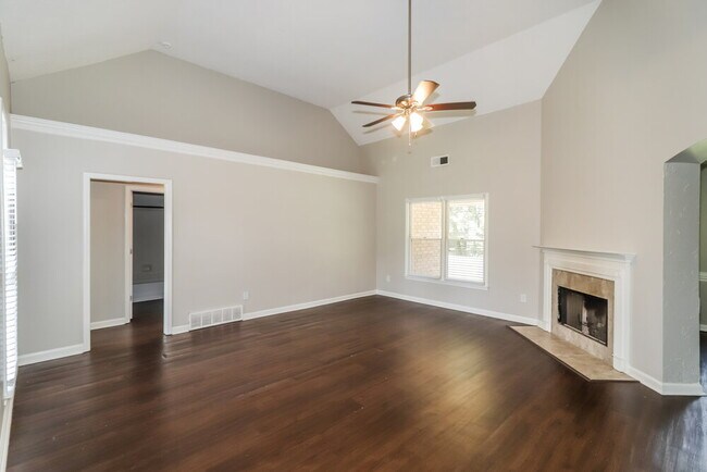 Building Photo - 8642 Tropicana Dr N