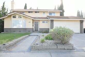 Building Photo - Remodeled and Spacious 4 Bedroom 2.5 Bath Home in Desirable South San Jose Neighborhood