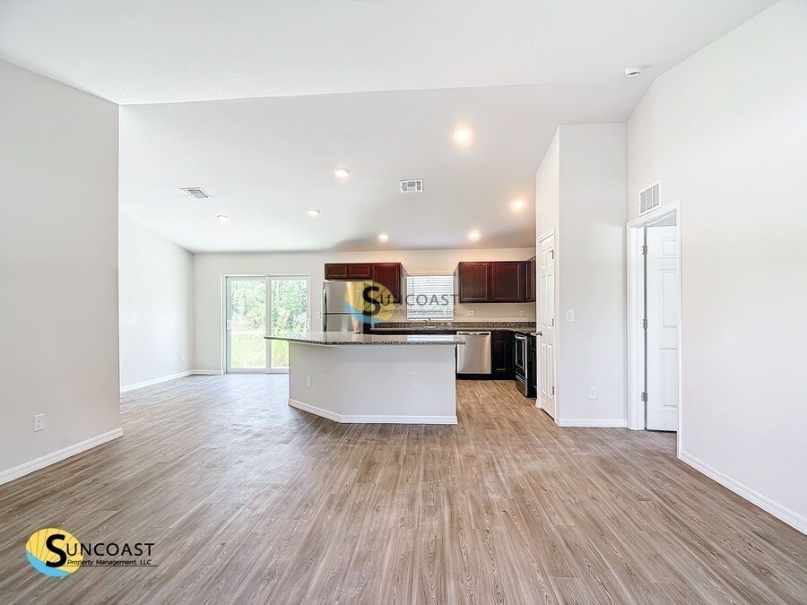 Building Photo - 2012 NW Juanita Pl