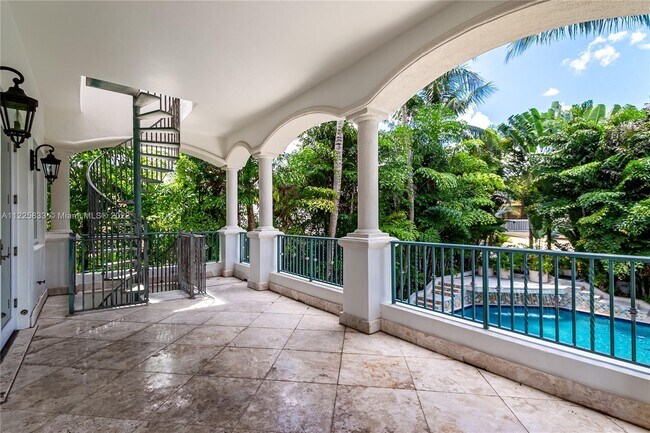 Building Photo - 709 Idlewyld Dr