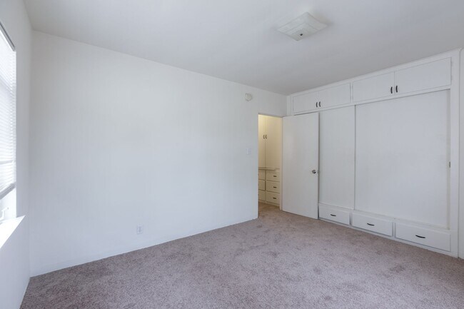 Building Photo - 4909 Coldwater Canyon Ave