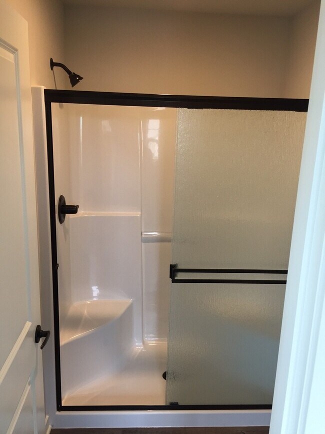 Building Photo - 3 Bed/2.5 Bath Townhome in the Deer Crossi...
