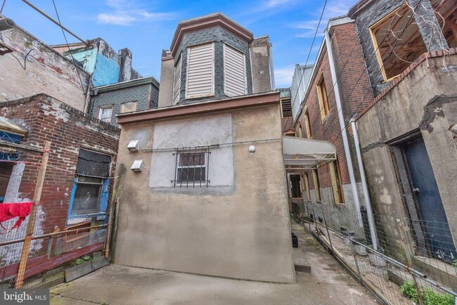 Building Photo - 1427 Tasker St