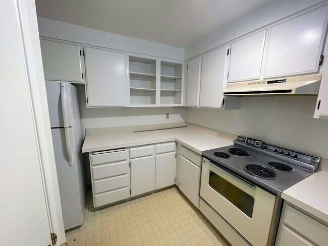 Building Photo - 2 br, 1.5 bath House - 138 Treehill Loop