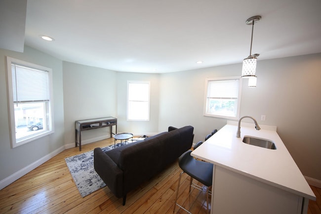 Building Photo - 10 Trenton St