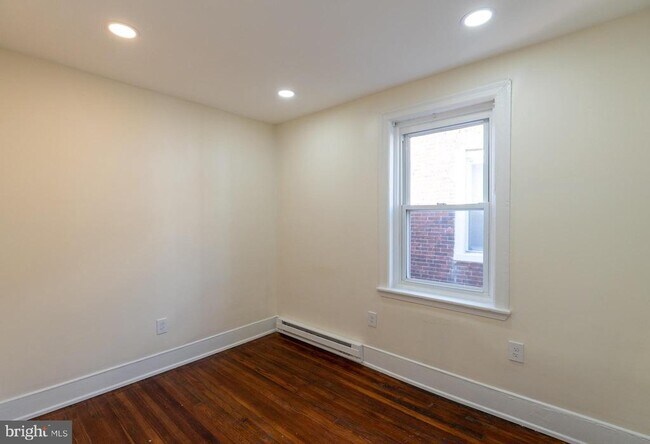 Building Photo - 5003 Pine St