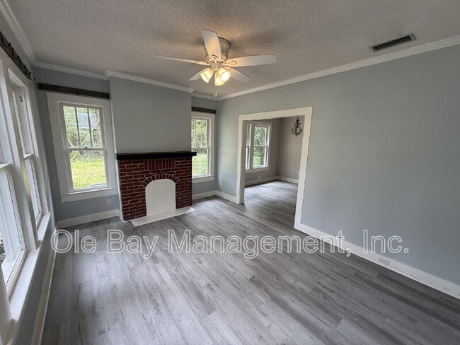 Building Photo - 731 Jemison St