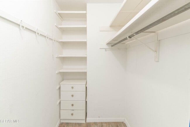 Building Photo - 8608 Catalpa Ln