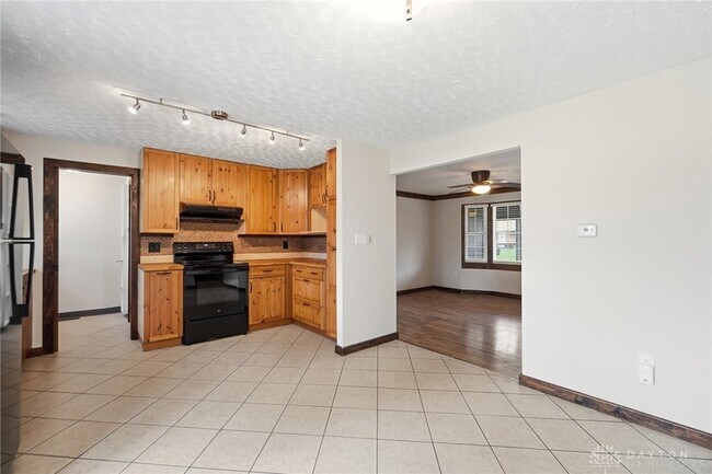 Building Photo - 27 Laurelgrove Dr