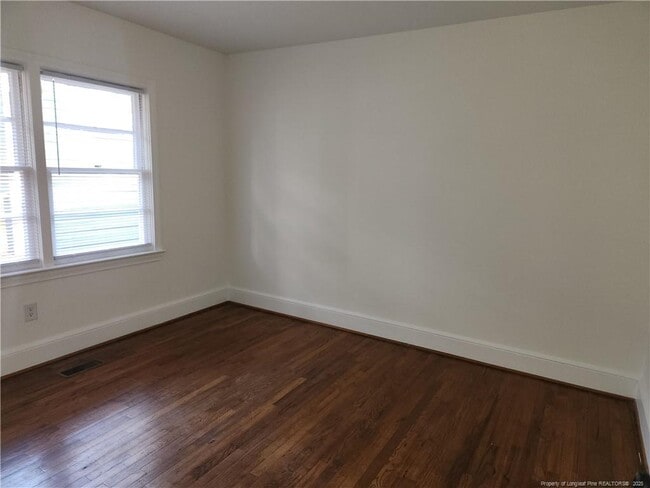 Building Photo - 313 Oakridge Ave