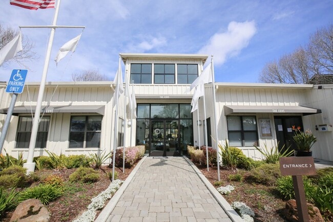 Building Photo - Modern and Clean 2 Bed 2 Bath Condo in Ric...