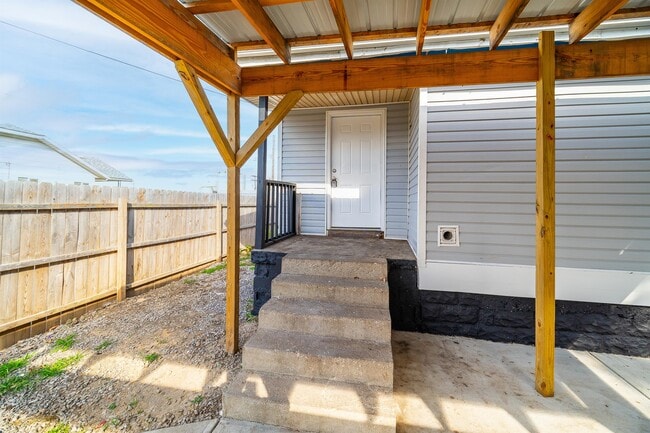 Building Photo - 465 Brehl Ave