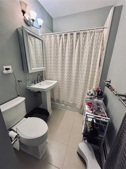 Building Photo - 835 Fellsway