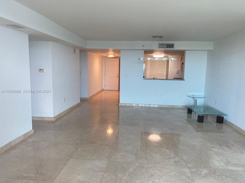 Building Photo - 2101 Brickell Ave