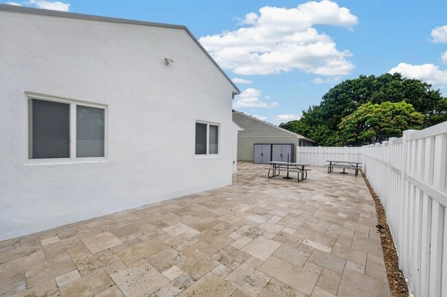 Building Photo - 1271 SW 85th Terrace