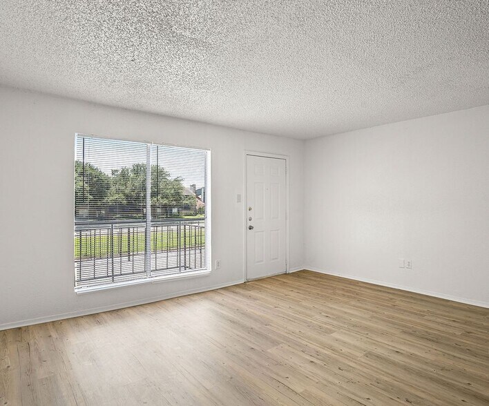 Building Photo - 2111 Holly Hall St