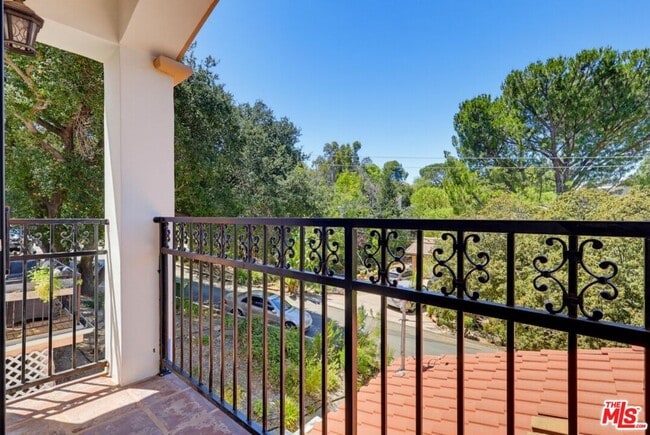 Building Photo - 3528 Mesquite Dr