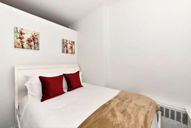 Building Photo - 498 9th Ave