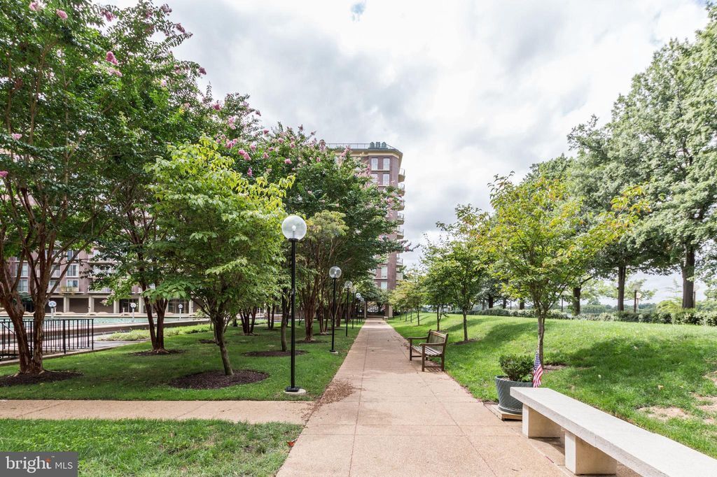 Building Photo - 560 N Street SW