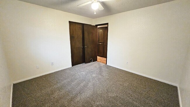 Building Photo - Four Bed/2 Bath Near Lake Hefner