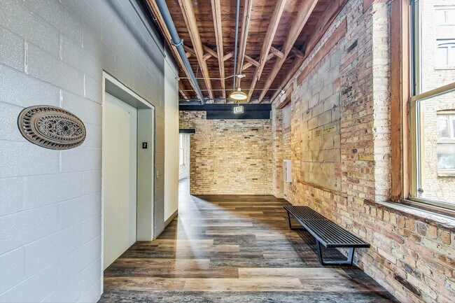 Building Photo - 525 N Halsted St