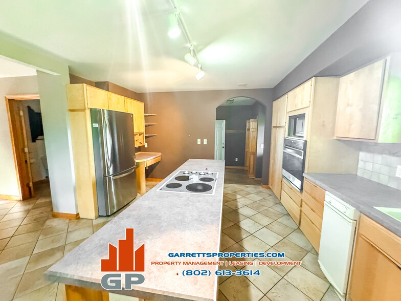 Primary Photo - 68 Spruce Mountain View Dr