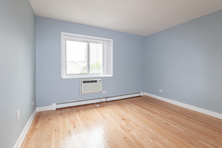 Building Photo - 655 W Grace St