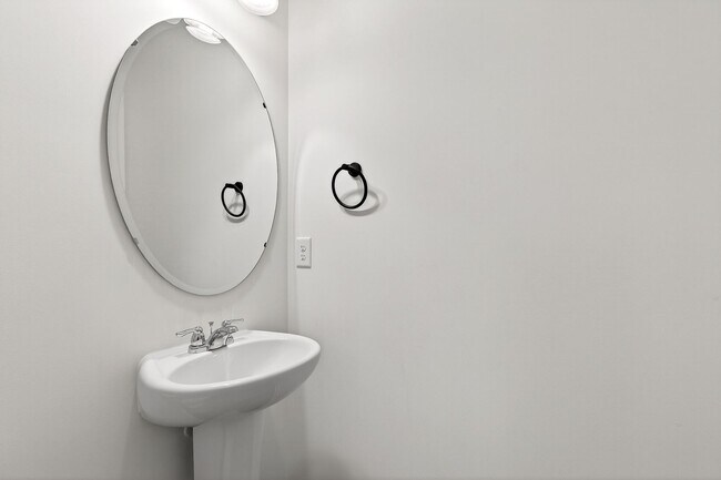 Building Photo - Charming 3BR End-Unit Townhome in Wake Forest!