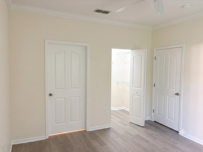 Building Photo - 12837 Madison Pointe Cir