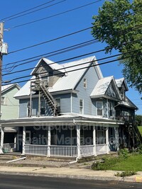 Building Photo - 175 E Derry Rd