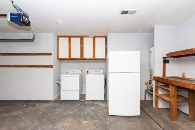 Building Photo - 5704 Leggett Ln