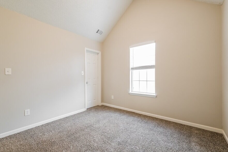 Building Photo - 3444 Sumter Pl