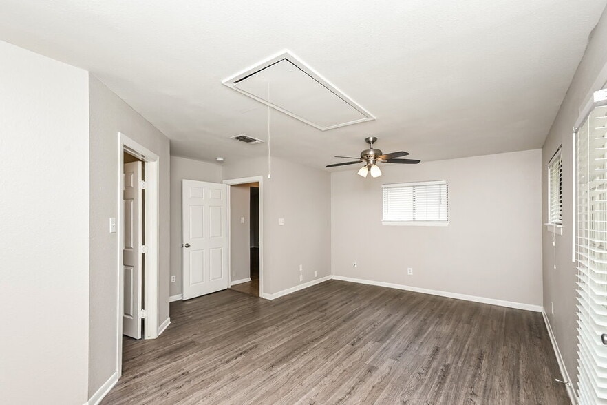 Building Photo - 428 Guadalupe Dr