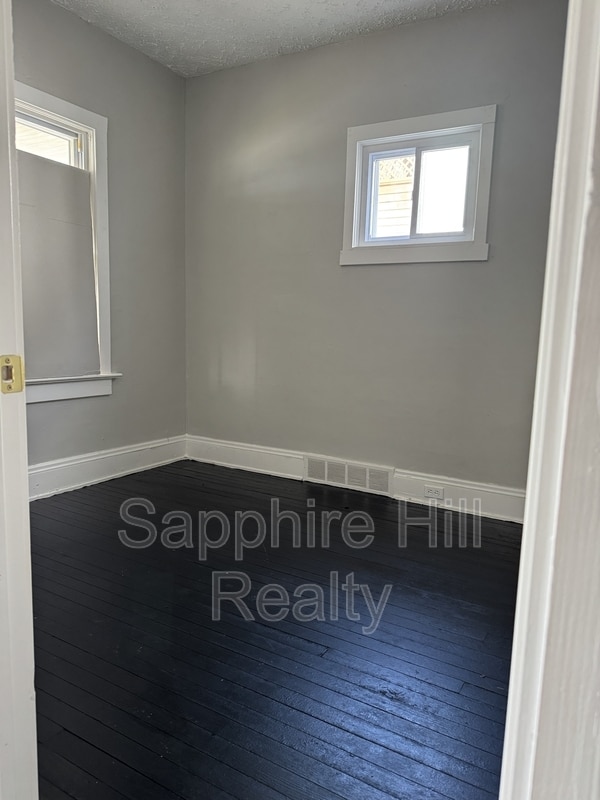 Building Photo - 2927 E 126th St