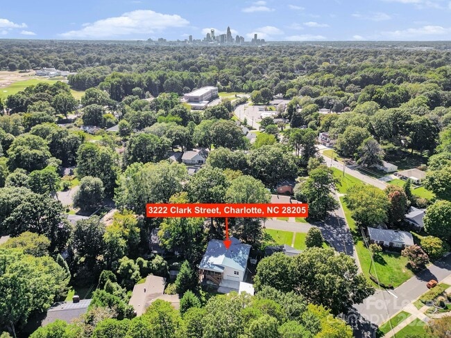 Building Photo - 3222 Clark St