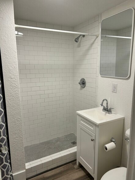 Bath - 2443 4th Ave N