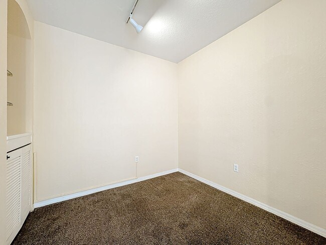 Building Photo - NEWLY RENOVATED 2-Bdrm Condo in Visconti's...